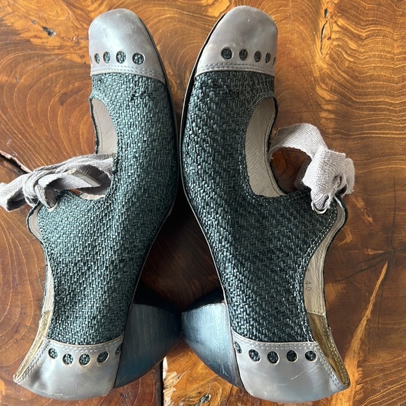 Brand: All Black. Size 40, materials: tilapia fish skin & recycled newspaper. - Picture 6 of 14